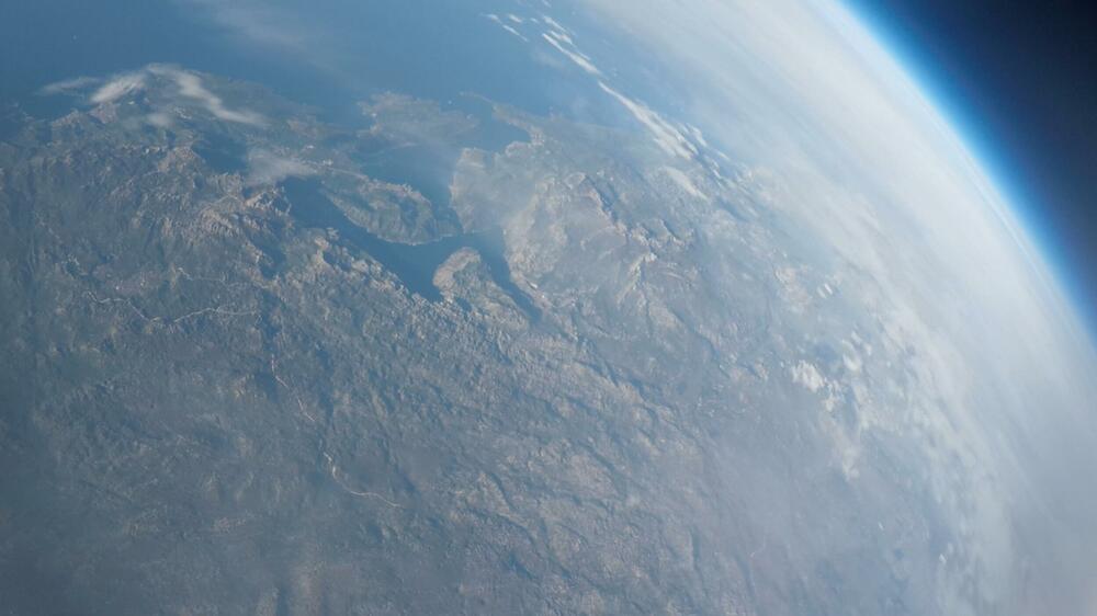 <p>Satelit su lansirali članovi organizacije Montenegro Space Research - Nina Drakulić, Nikola Perović i Filip Jovićević</p>