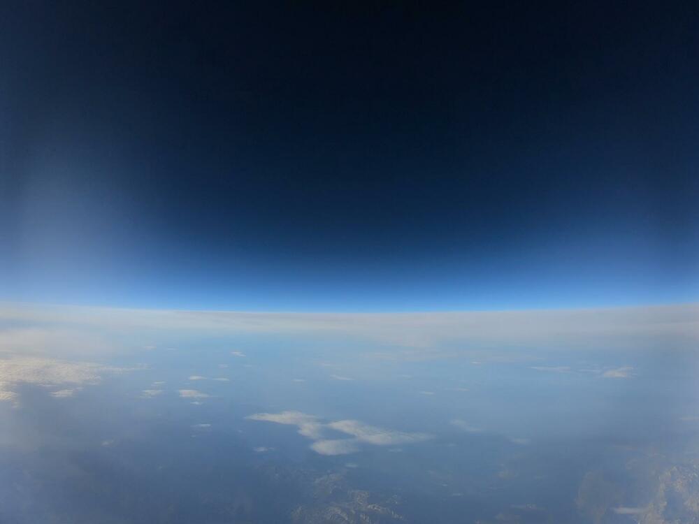 <p>Satelit su lansirali članovi organizacije Montenegro Space Research - Nina Drakulić, Nikola Perović i Filip Jovićević</p>