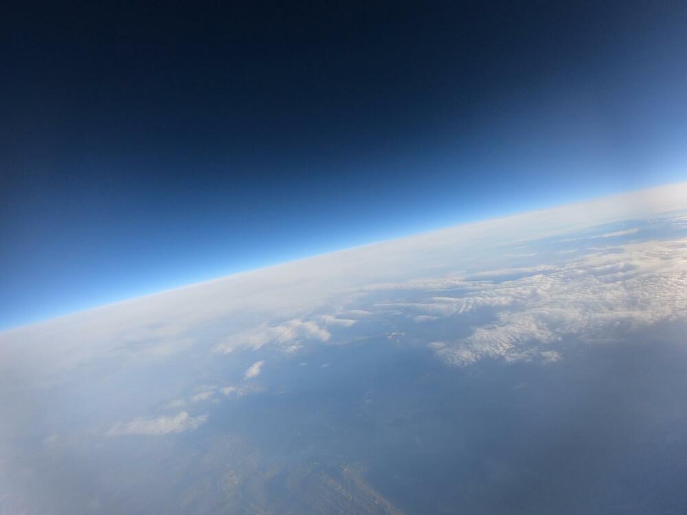 <p>Satelit su lansirali članovi organizacije Montenegro Space Research - Nina Drakulić, Nikola Perović i Filip Jovićević</p>