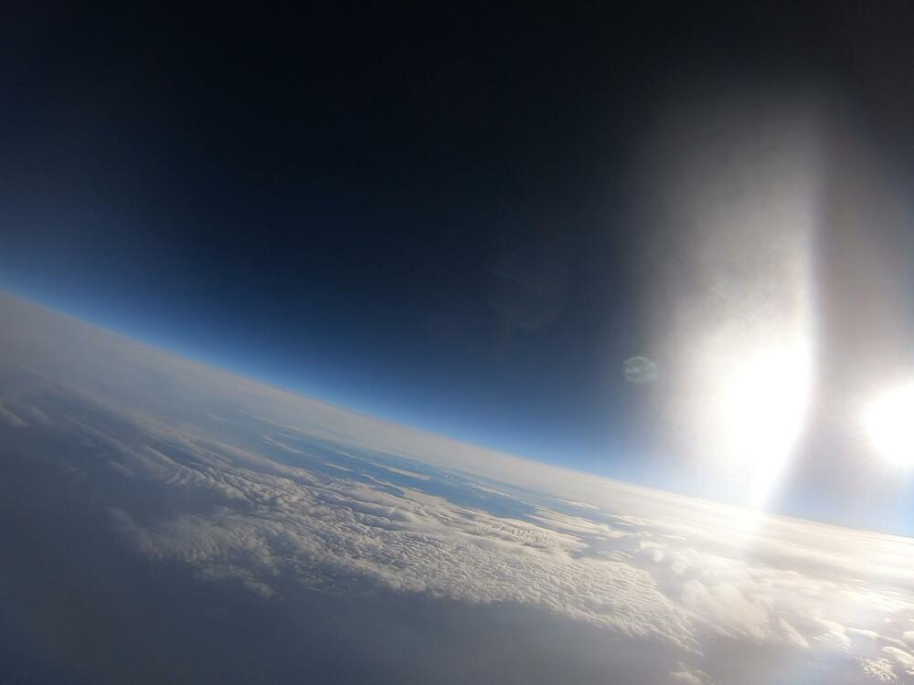 <p>Satelit su lansirali članovi organizacije Montenegro Space Research - Nina Drakulić, Nikola Perović i Filip Jovićević</p>