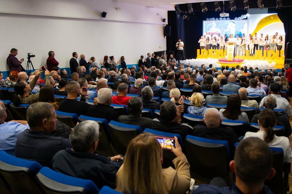 Sa konvencije, Foto: Demokrate Crne Gore