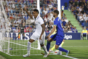 Real rano riješio mali madridski derbi i prebacio lopticu...