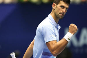 Đoković dominirao protiv Cicipasa za 90. trofej u karijeri i...