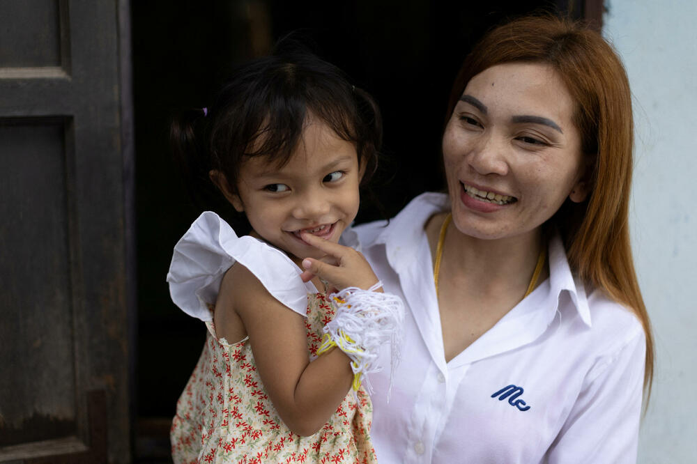 Emi sa svojom majkom, Foto: Reuters