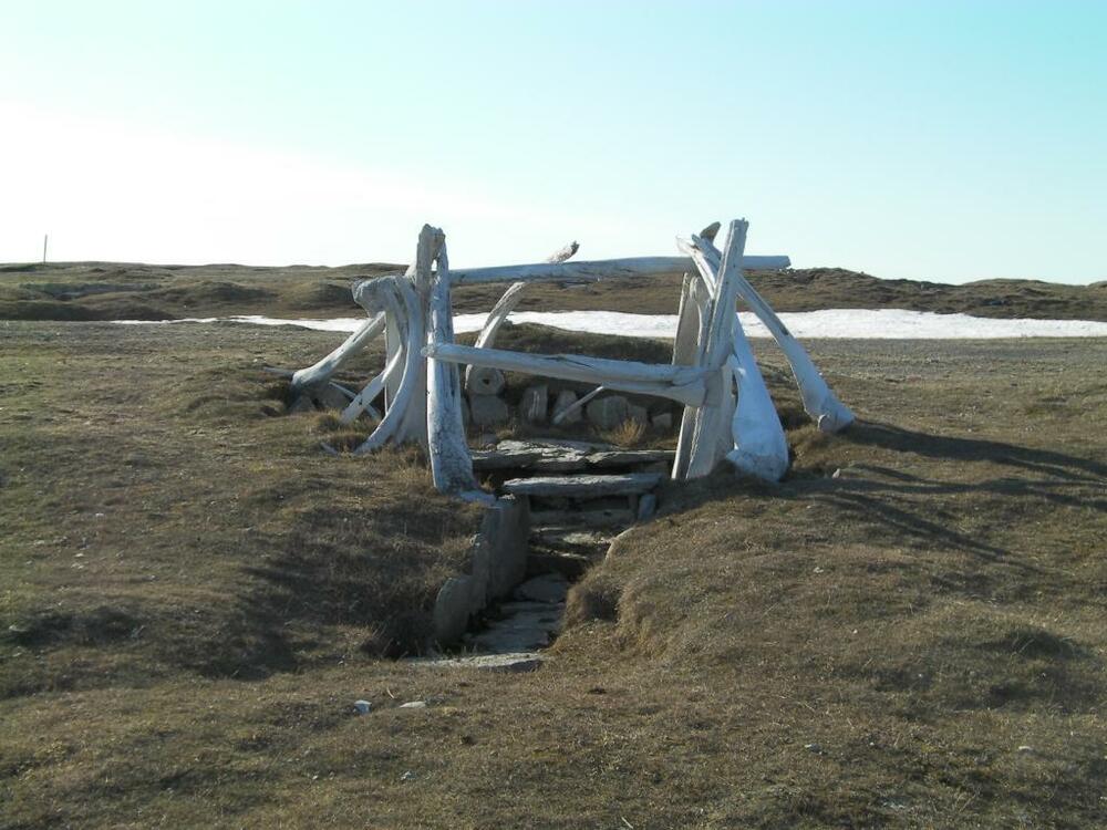 Napušteni inuistki šator - pobjenička fotografija, Kanadski Arktik 2011.