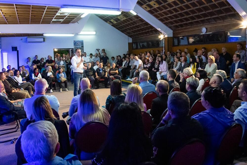 Obraćanje Vukovića, Foto: Pokret Svi za naš GRAD