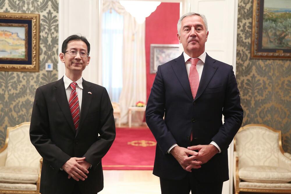 <p>"Predsjednik je upoznao ambasadore sa aktuelnim političkim prilikama u zemlji"</p>