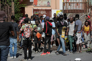 Protest na Haitiju zbog ekonomske i humanitarne krize i epidemije...
