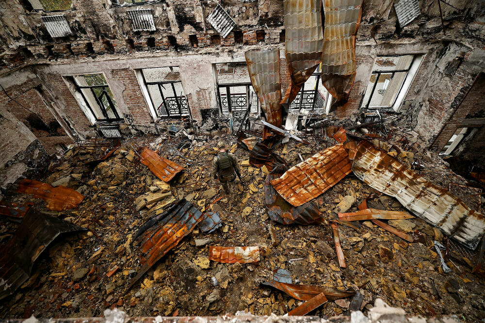 Ostaci uništene škole u Limanu, Foto: Reuters