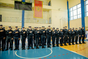 "Policijska profesija čast i privilegija": Dodijeljene diplome 14....