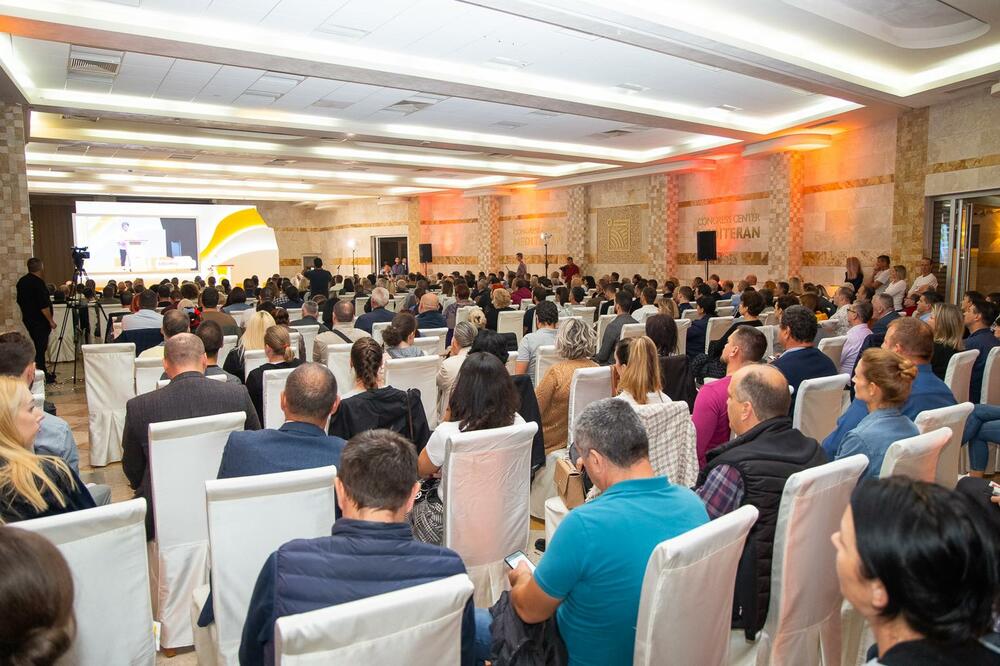 Sa konvencije, Foto: Demokratska Crna Gora