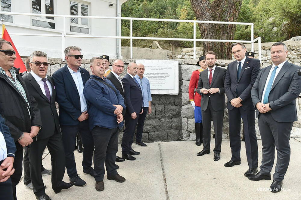 Sa postavljanja spomen-obilježja u Morinju, Foto: Gov.me/Saša Matić