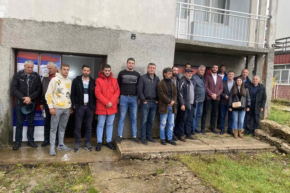 Sa skupa, Foto: Demokratski front