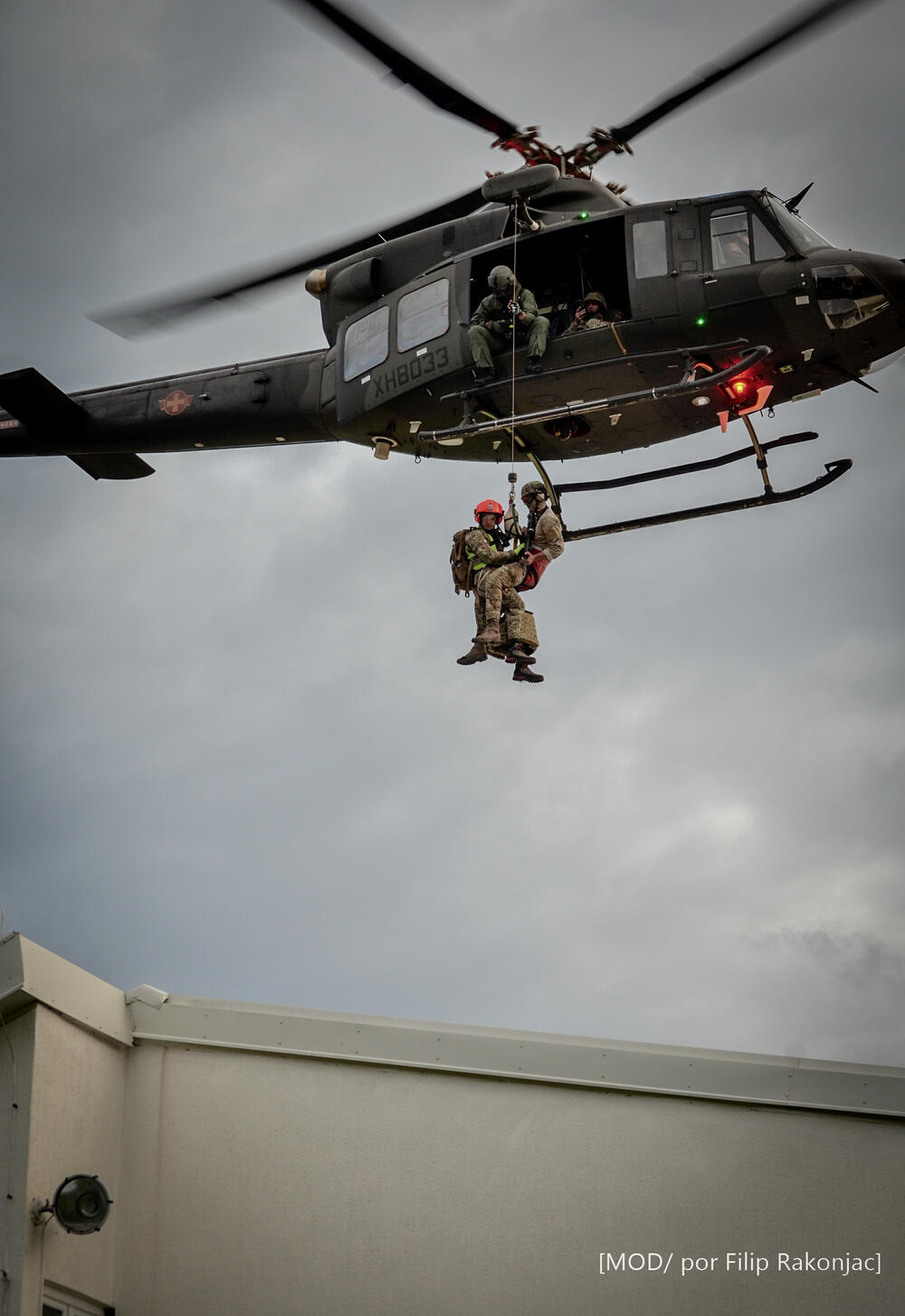 <p>"Sve što smo izveli danas, vazduhoplovci mogu da radi i noću, uz specijalizovanu opremu za osmatranje u tim uslovima", istakao je komandant Vazduhoplovstva, potpukovnik Bojan Popadić<br /> </p>