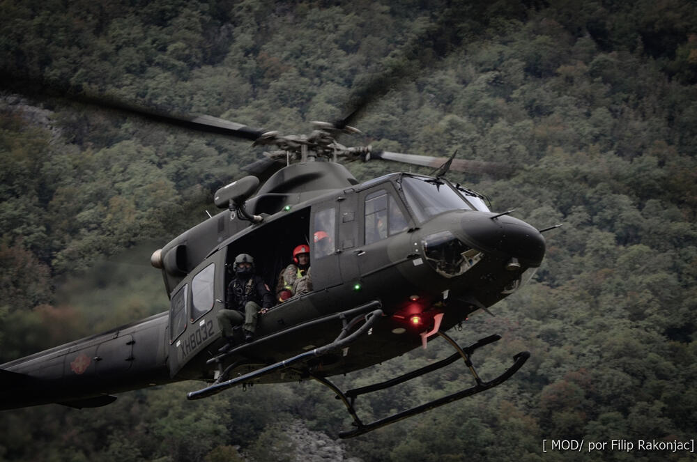<p>"Sve što smo izveli danas, vazduhoplovci mogu da radi i noću, uz specijalizovanu opremu za osmatranje u tim uslovima", istakao je komandant Vazduhoplovstva, potpukovnik Bojan Popadić<br /> </p>