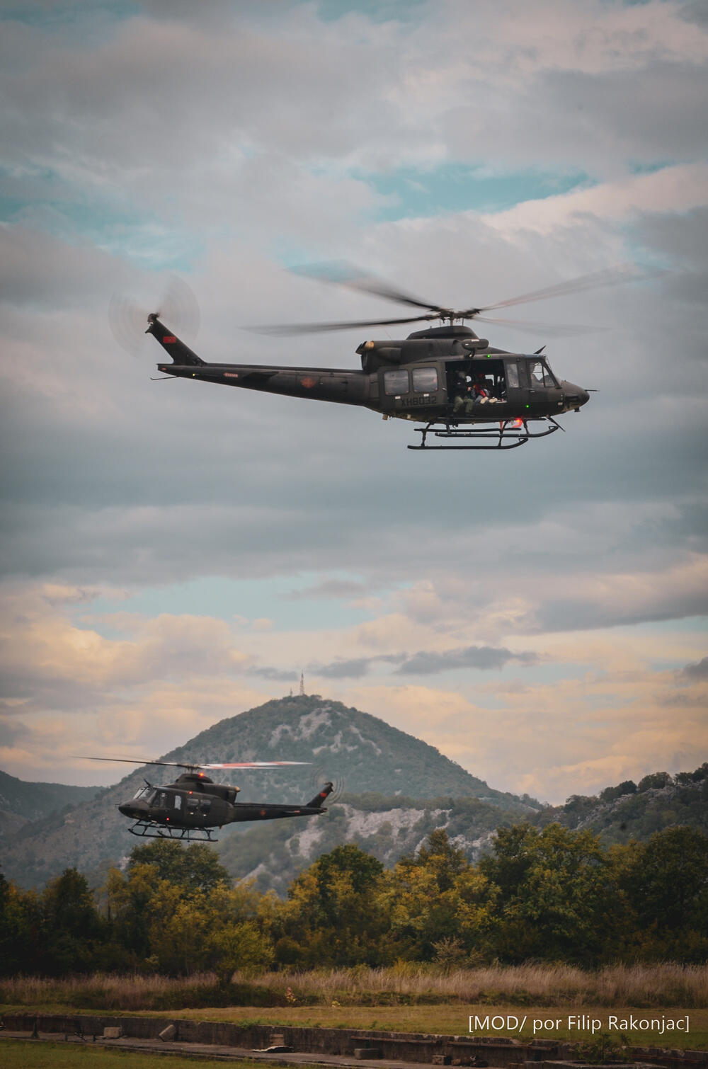 <p>"Sve što smo izveli danas, vazduhoplovci mogu da radi i noću, uz specijalizovanu opremu za osmatranje u tim uslovima", istakao je komandant Vazduhoplovstva, potpukovnik Bojan Popadić<br /> </p>