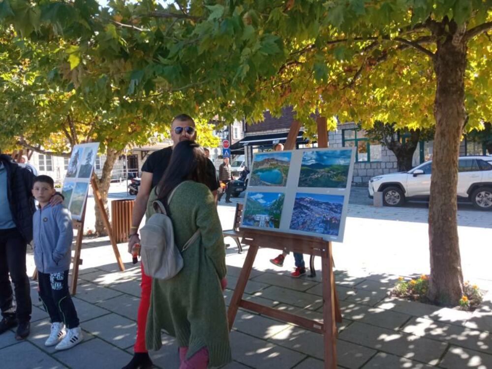 <p>Posjetioci su mogli da degustiraju jela tradicionalne kuhinje tog kraja</p>