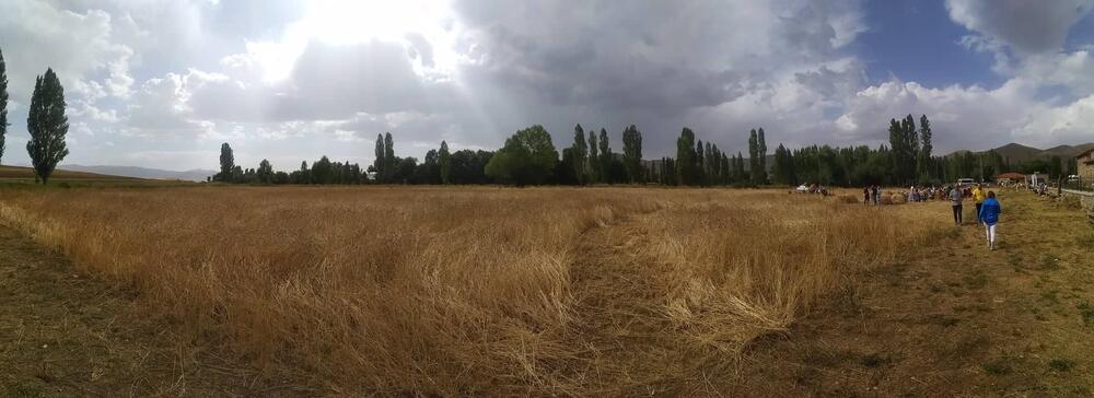 <p>Etnografski muzej Kenan Javuz u malom turskom gradu Bajburtu u crnomorskoj regiji pruža iskustvo putovanja kroz vrijeme dok oživljava prošlost, čuva tradiciju i prenosi je dalje, a posjetiocima nudi noćenje u muzeju, jedinstven gastronomski užitak, bogatu kolekciju muzejskih eksponata u okviru više različitih postavki i niz kulturno-umjetničkih programa</p>