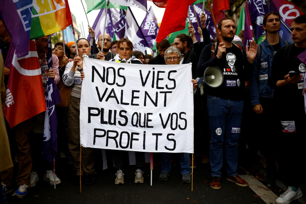 <p>Prema procjenama organizatora na protestu je bilo oko 140 hiljada učesnika, dok je policija Pariza procijenila da ih je bilo oko 30 hiljada</p>
