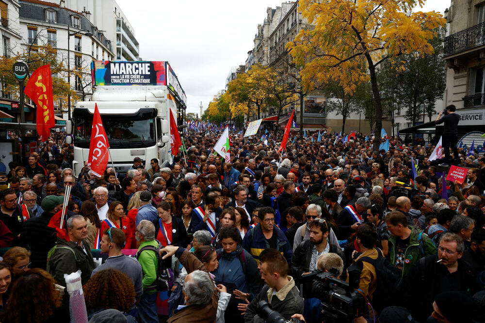 <p>Prema procjenama organizatora na protestu je bilo oko 140 hiljada učesnika, dok je policija Pariza procijenila da ih je bilo oko 30 hiljada</p>