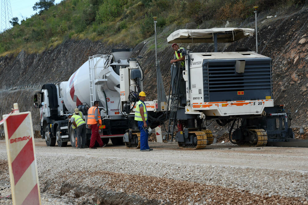 Rok za završetak rekonstrukcije puta je osam mjeseci (Ilustracija), Foto: BORIS PEJOVIC