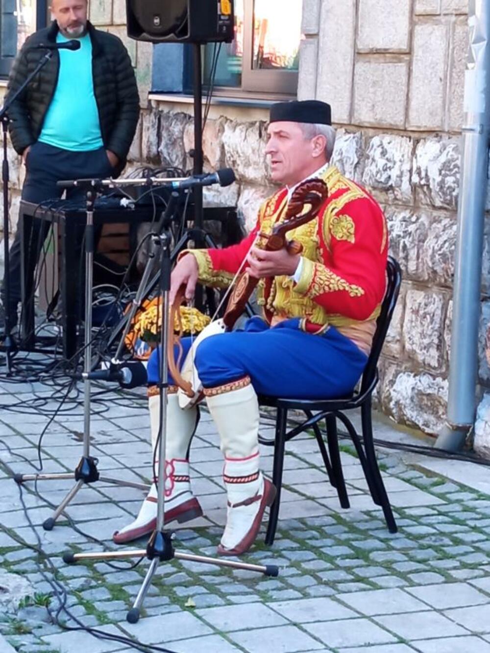 spomen bista Starcu Miliji