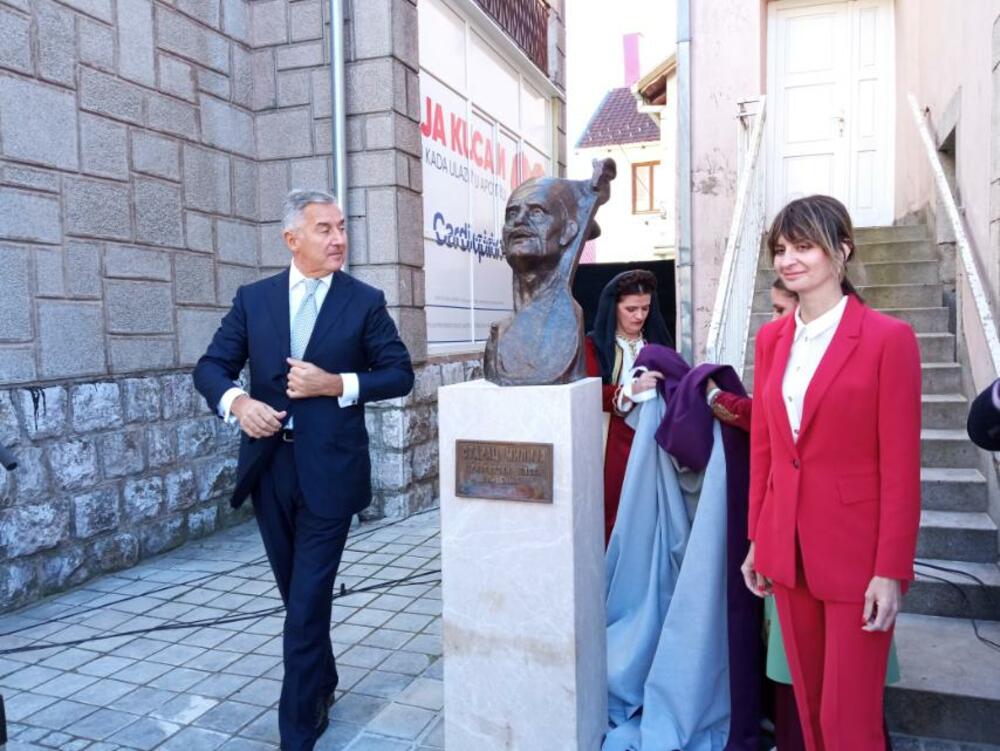 spomen bista Starcu Miliji