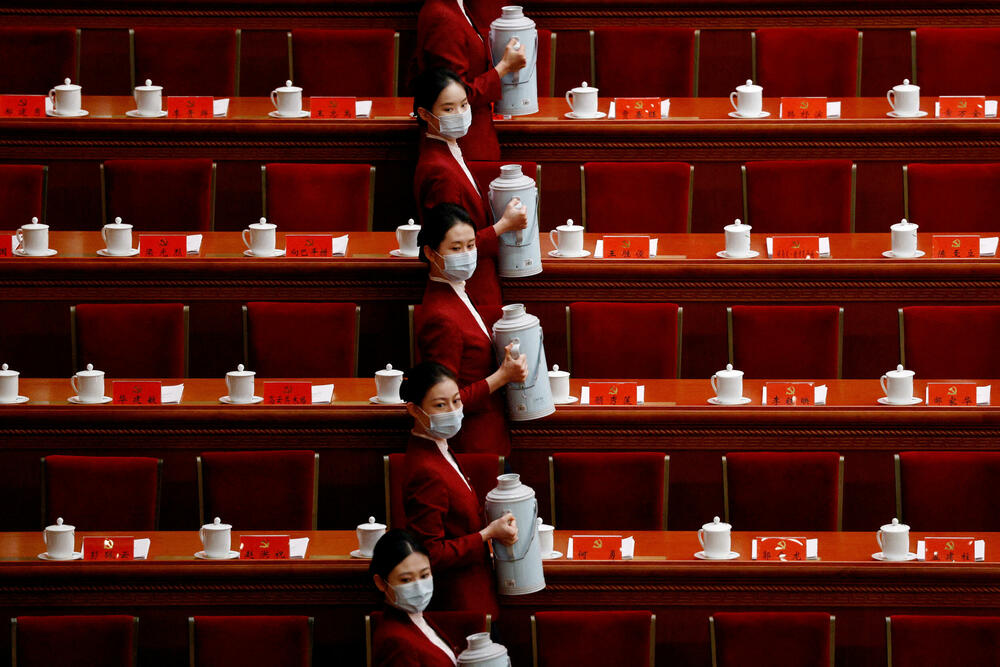 Služenje čaja za delegate uoči ceremonije otvaranja kongresa u Pekingu -