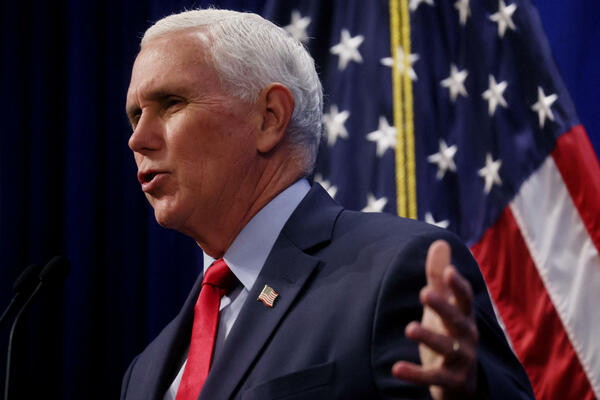 Pens upozorio konzervativce na talas populista i Putinove apologete