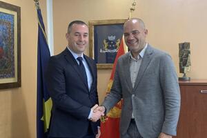 Božović uručio Šćekiću Inicijativu i Elaborat za formiranje i...