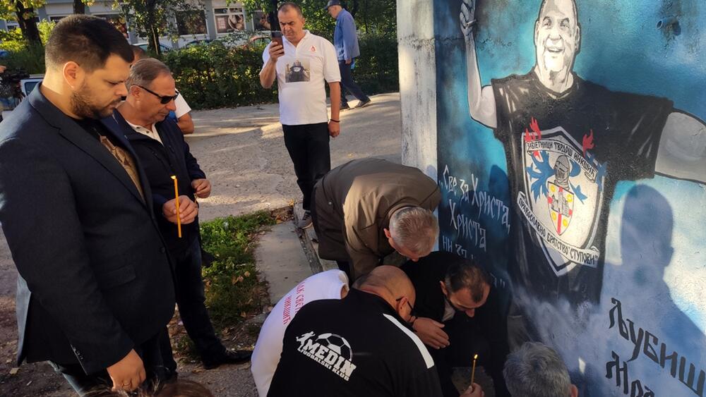 <p>Predsjednik Kluba „Sveti Sava“, Ratko Čvorović kazao je da je Klub, čiji je Ljubiša bio član, odlučio da na dan njegove pogibije organizuje akciju dobrovoljnog davanja krvi koju će uvrstiti u kalendar njihovih tradicionalnih akcija</p>