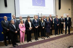 Đurović sa ambasadorima članica EU: Partijski interesi ispred...