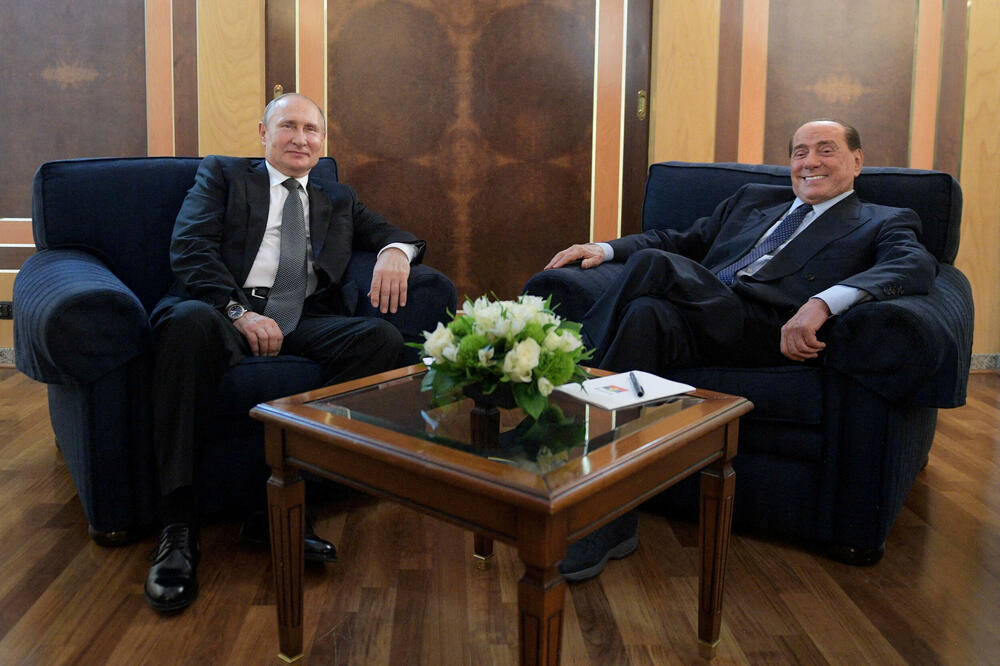 Putin i Berluskoni na aerodromu u Rimu 2019., Foto: Rojters