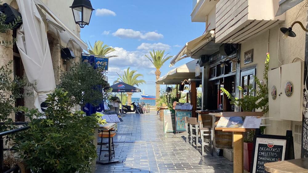 <p>Rado putujem na preporuku. Ako se nekom oči zažare kada spomene neko mjesto, želim da saznam zašto. Retimno se - kad smo već na Kritu - ugurao na listu prioriteta, jer ga je jedna Nišlijka spominjala kao parče raja</p>