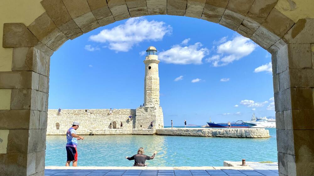 Kapija i svetionik u venecijanskoj luci 