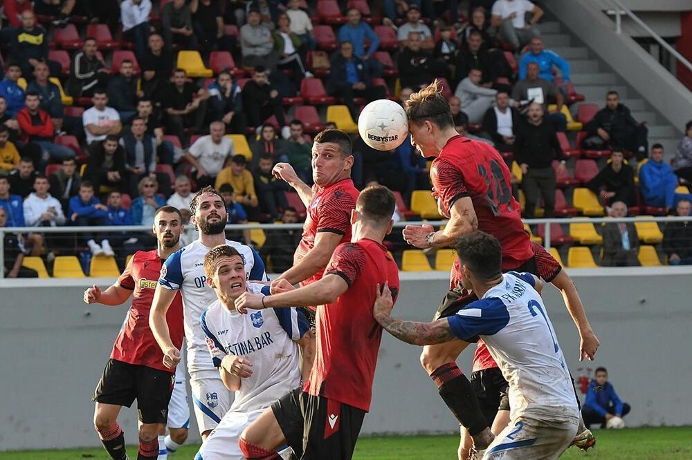 Andrej Bajović, jedan od aduta Dečića, daje gol protiv Mornara u prvom dijelu, Foto: FSCG