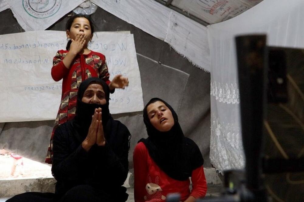 Mona i njenih šest ćerki traže pomoć na TikTok u prenosima uživo, Foto: BBC