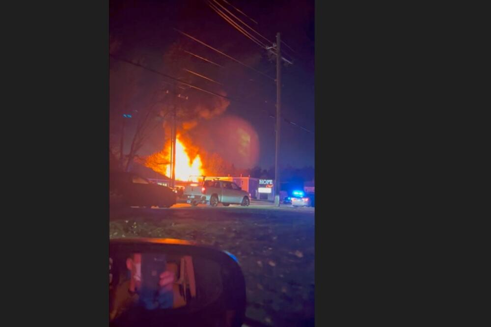 Vozila hitnih službi na mjestu događaja, Foto: Reuters