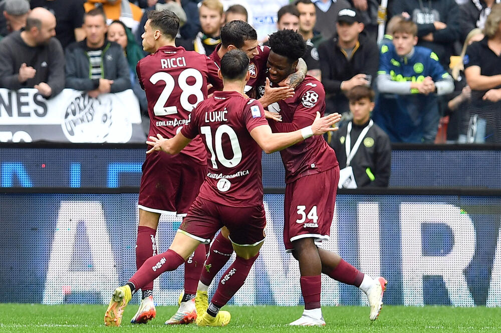 Ola Aina salvi svoj prvi gol za "bikove", Foto: REUTERS