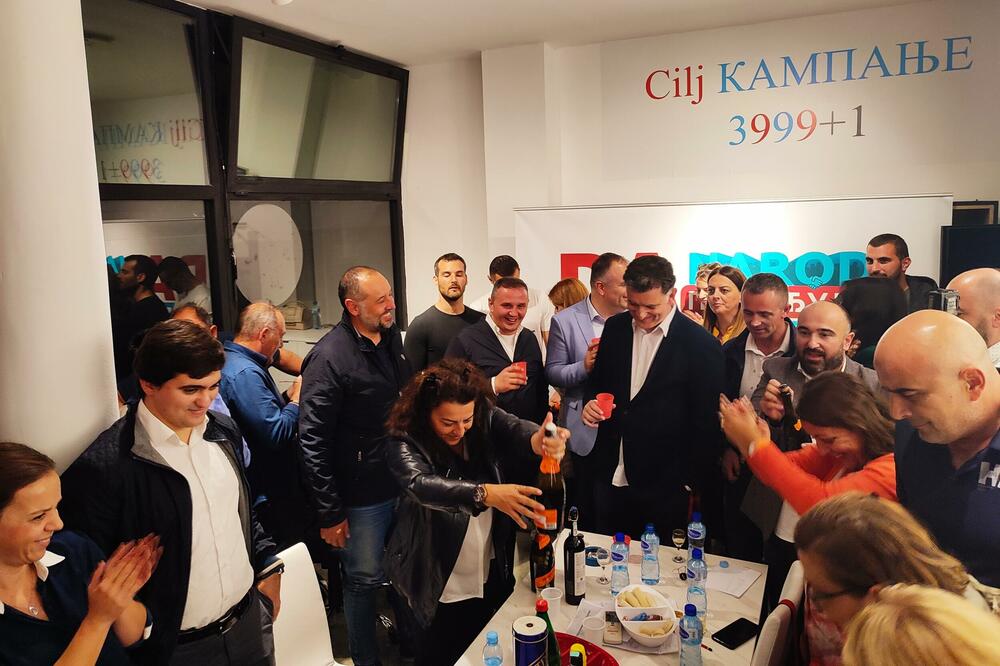Slavlje u štabu koalicije “Da zapečatimo”, Foto: Siniša Luković