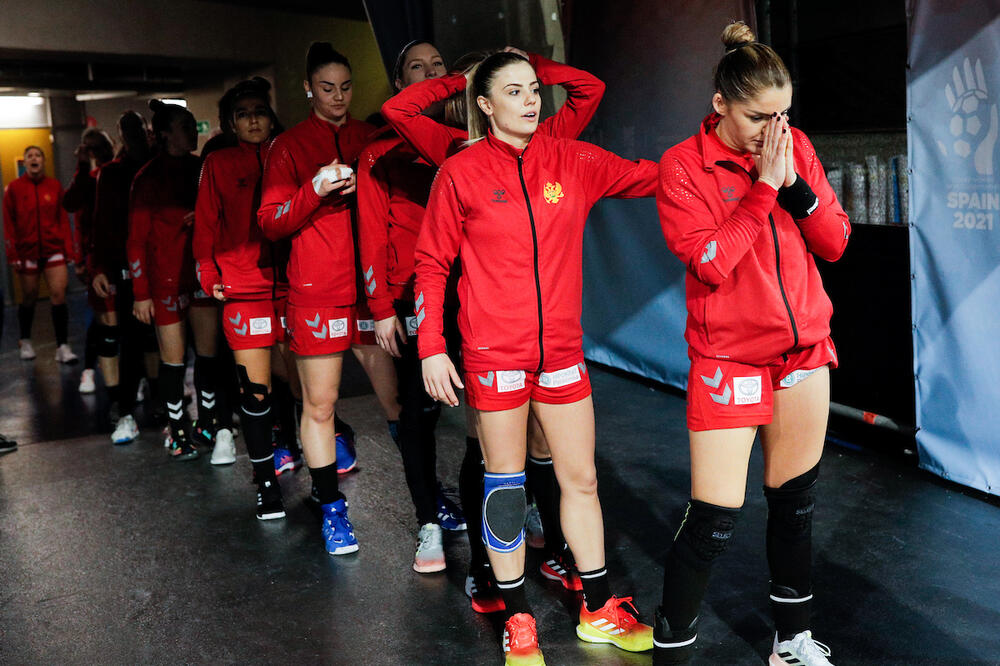 Šansa za neke igračice da na zalasku karijere osvoje novo odličje: rukometašice Crne Gore, Foto: IHF