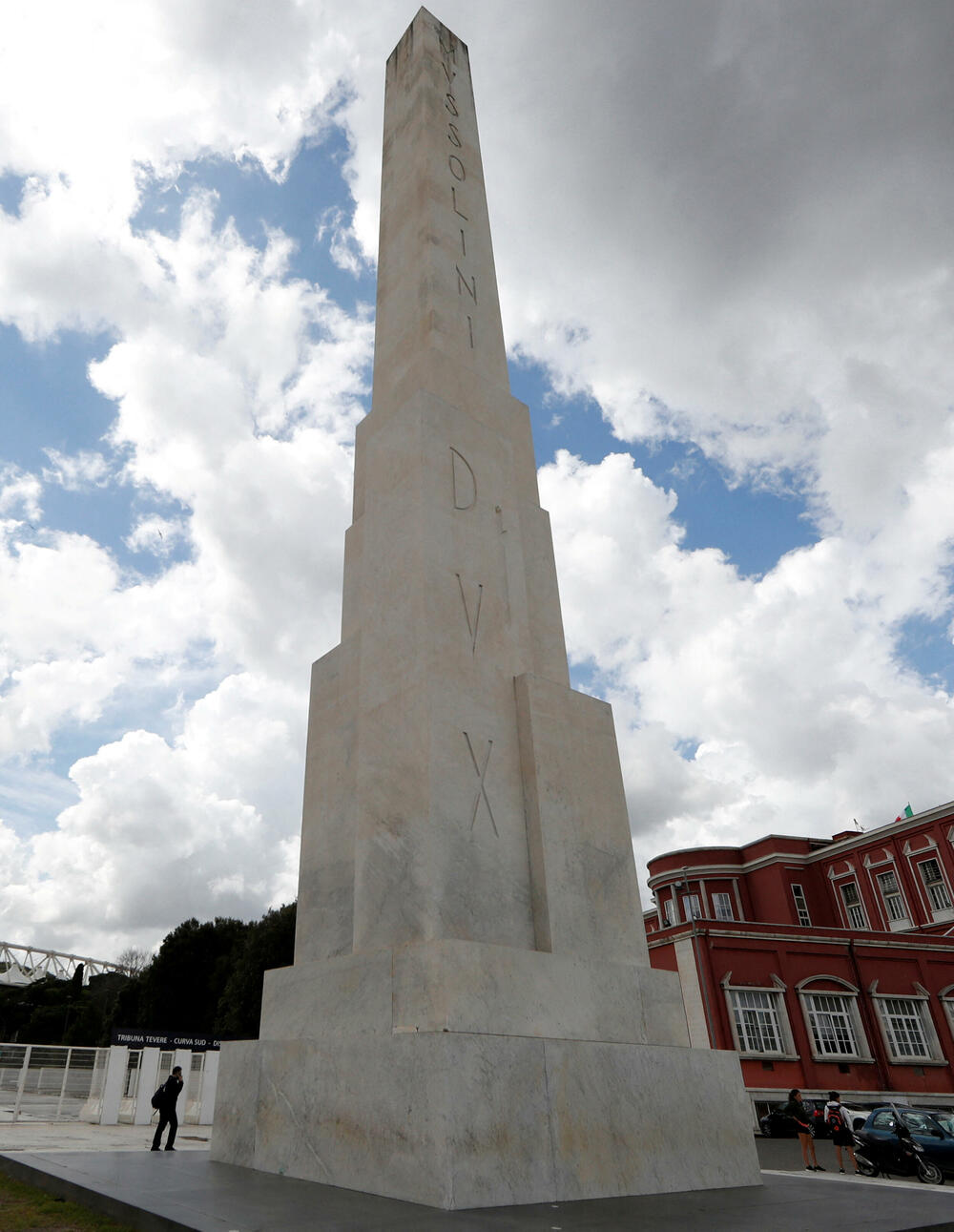 Obelisk posvećen fašističkom vođi