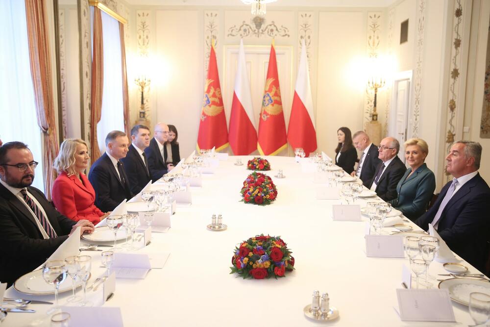 <p>On je nakon sastanka sa Dudom istakao da Evropska unija (EU) i NATO moraju da budu aktivniji na Zapadnom Balkanu, a ocijenio je da je region u lošijem stanju nego što je bio prije nekoliko godina</p>