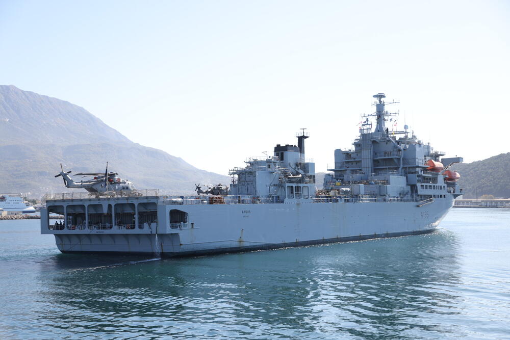 <p>Britanska ambasadorka Karen Medoks je rekla da joj je drago što je Kraljevska mornarica ponovo u posjeti Crnoj Gori</p>