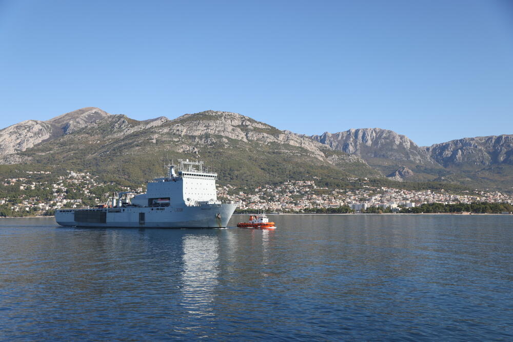 <p>Britanska ambasadorka Karen Medoks je rekla da joj je drago što je Kraljevska mornarica ponovo u posjeti Crnoj Gori</p>