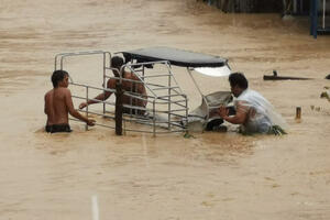 Tropska oluja na Filipinima izazvala poplave: Stradalo 72 ljudi
