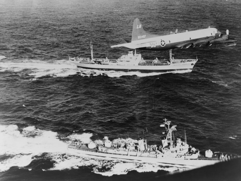 Sovjetski teretni brod Anesov napušta Kubu i nosi sovjetske rakete dok ga prate američki brod i avion: Momenat kojim je okončana Kubanska raketna kriza