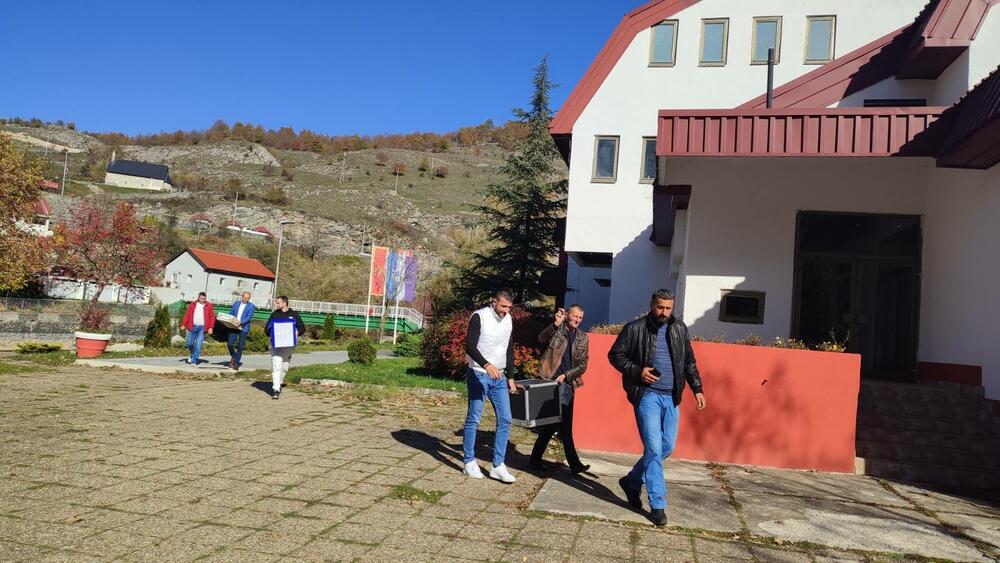 Na tri biračka mjesta glasanje prekinuto