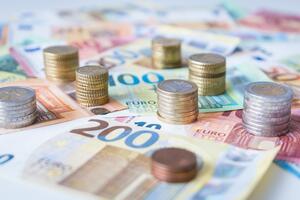 Prosječna zarada u septembru nepromijenjena na 718 eura