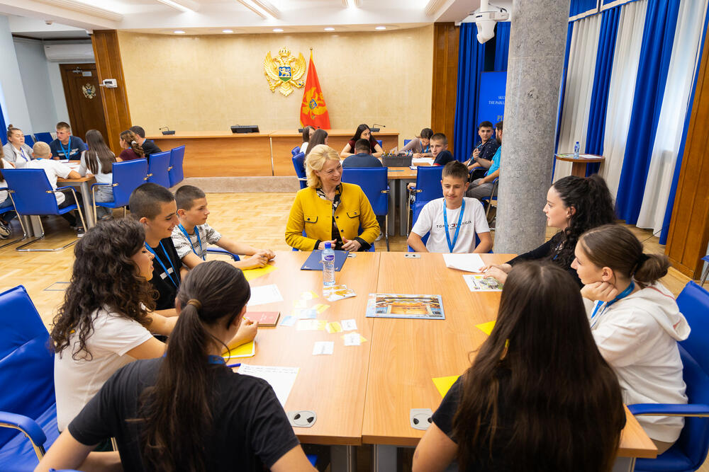 <p>Otvorena izložba povodom 116 godišnjice od uspostavljanja parlamentarizma u CG </p>